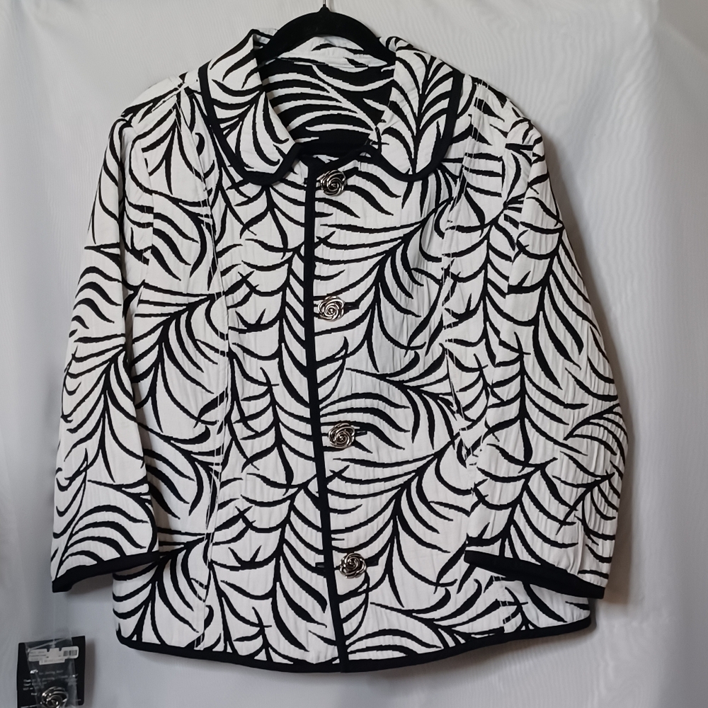Trimdin Reversible Collection Black and White Jacket for Women. Size XL
